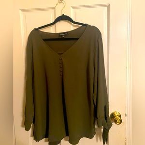 Fortune & Ivy XXL green blouse. Excellent condition.